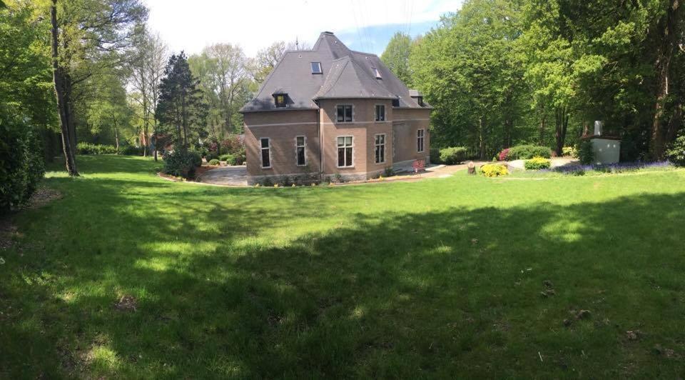 Le Chateau Des Eglantines Montignies-le-Tilleul Exterior foto
